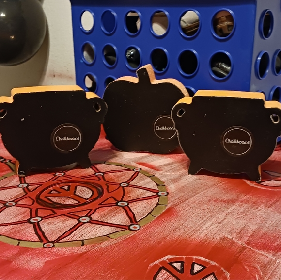 5/$20 - Mini Halloween themed chalkboard decor - Picture 4 of 5